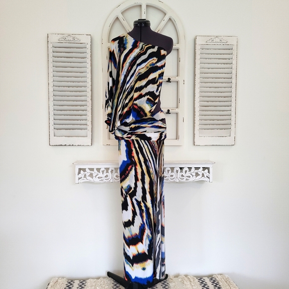 Off shoulder gown with side cut-out and high slit. XXS - Picture 5 of 5